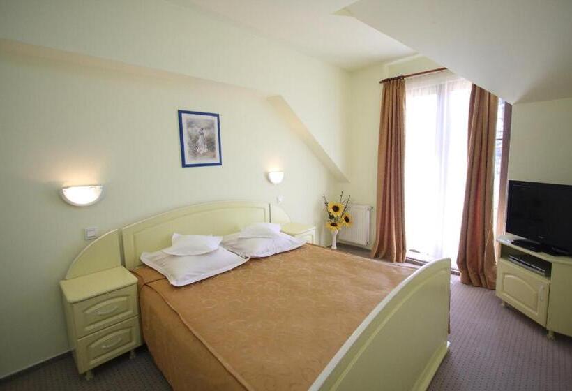 סוויטת ג'וניור, Ruia