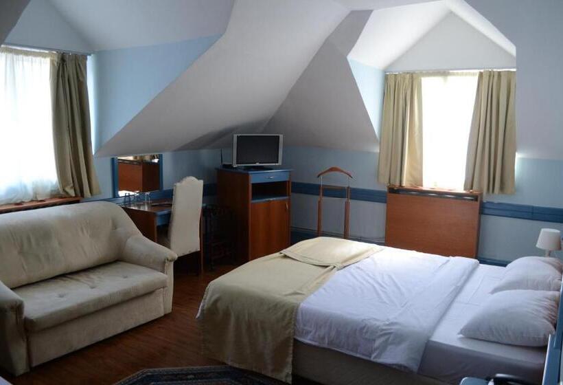 اتاق استاندارد چهار تخته, Tomce Sofka