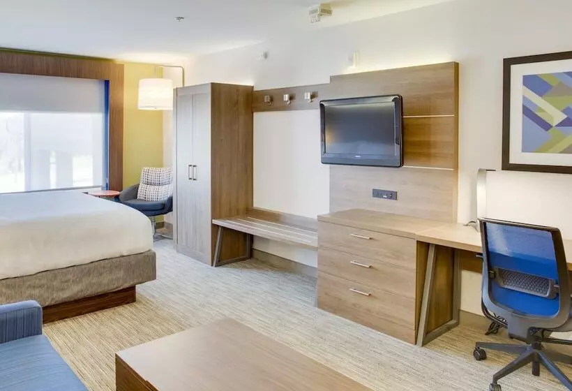 スイート, Holiday Inn Express Hotel & Suites Chickasha, An Ihg