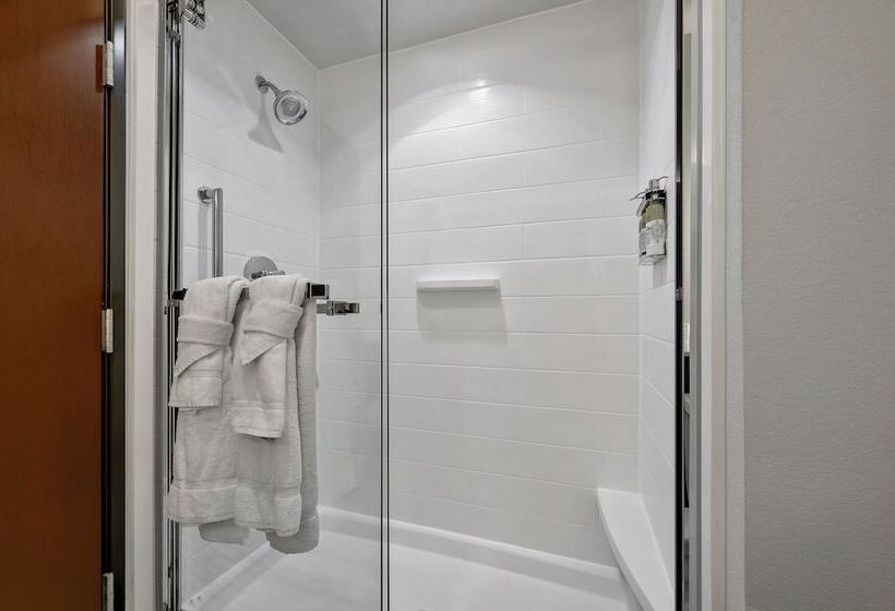 Люкс с Балконом, Holiday Inn Express Hotel & Suites Lufkin South, An Ihg