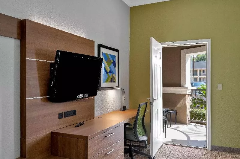 Sviitti King-vuode, Holiday Inn Express Hotel & Suites Lufkin South, An Ihg