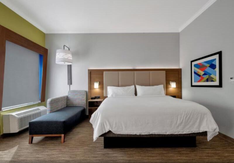 带大床的套房, Holiday Inn Express Hotel & Suites Lufkin South, An Ihg