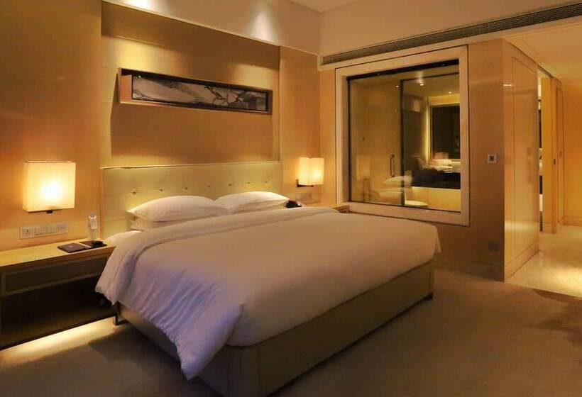 Номер Executive, Hilton Dalian