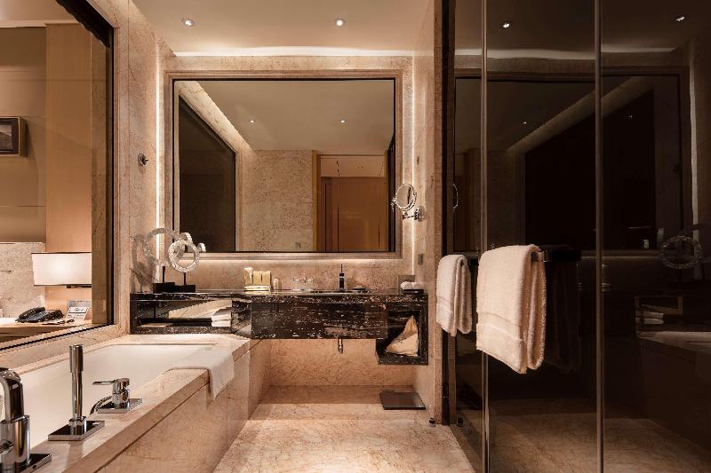 Номер Deluxe с Видом, Hilton Dalian