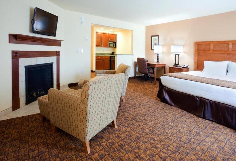 Люкс Кровать Кинг, Holiday Inn Express Hotel & Suites Mount Airy, An Ihg