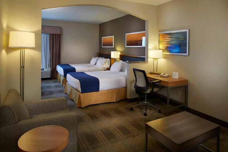 スイート, Holiday Inn Express & Suites Orangeburg, An Ihg