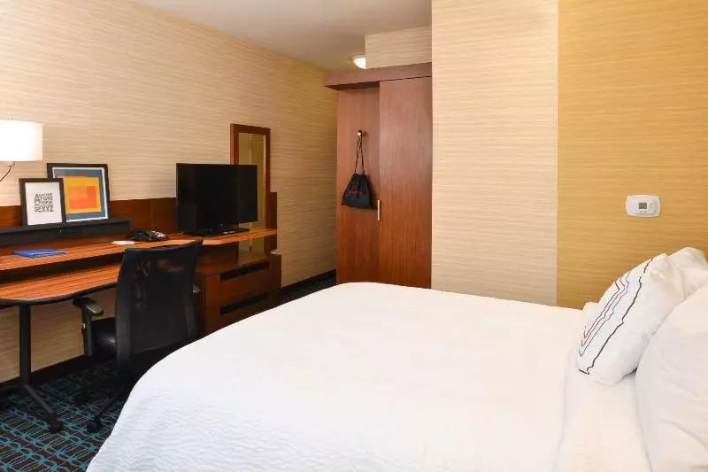 キングサイズベッドのスタンダードルーム, Holiday Inn Express And Suites Dickson City, An Ihg