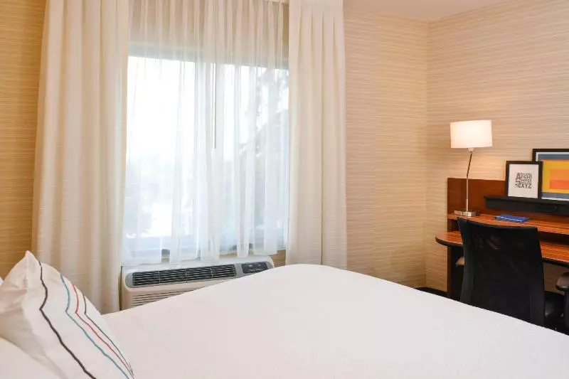 キングサイズベッドのスタンダードルーム, Holiday Inn Express And Suites Dickson City, An Ihg