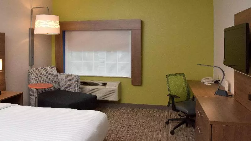 キングサイズベッドのスタンダードルーム, Holiday Inn Express Mount Pleasant Scottdale, An Ihg