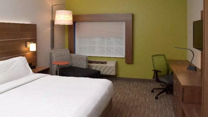 キングサイズベッドのスタンダードルーム, Holiday Inn Express Mount Pleasant Scottdale, An Ihg
