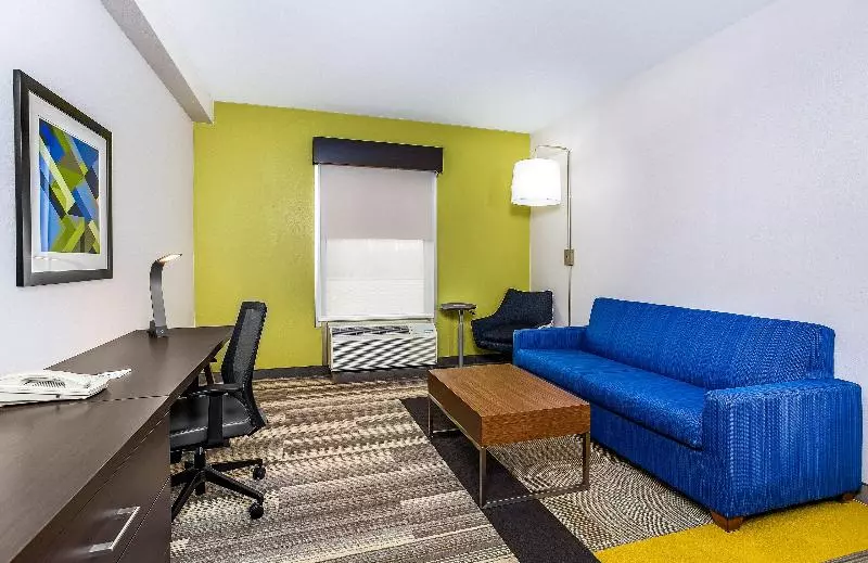 キングサイズベッドのスイートルーム, Holiday Inn Express & Suites Morristown, An Ihg