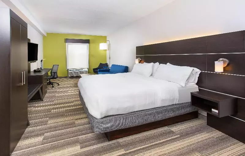 キングサイズベッドのスイートルーム, Holiday Inn Express & Suites Morristown, An Ihg