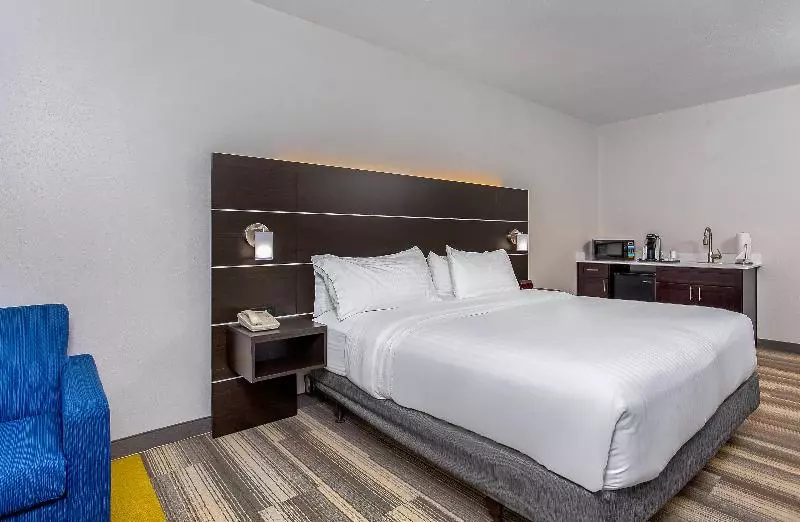 キングサイズベッドのスイートルーム, Holiday Inn Express & Suites Morristown, An Ihg
