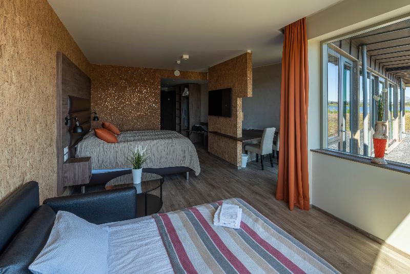 اتاق سوپریور سه تخته, Kriunes