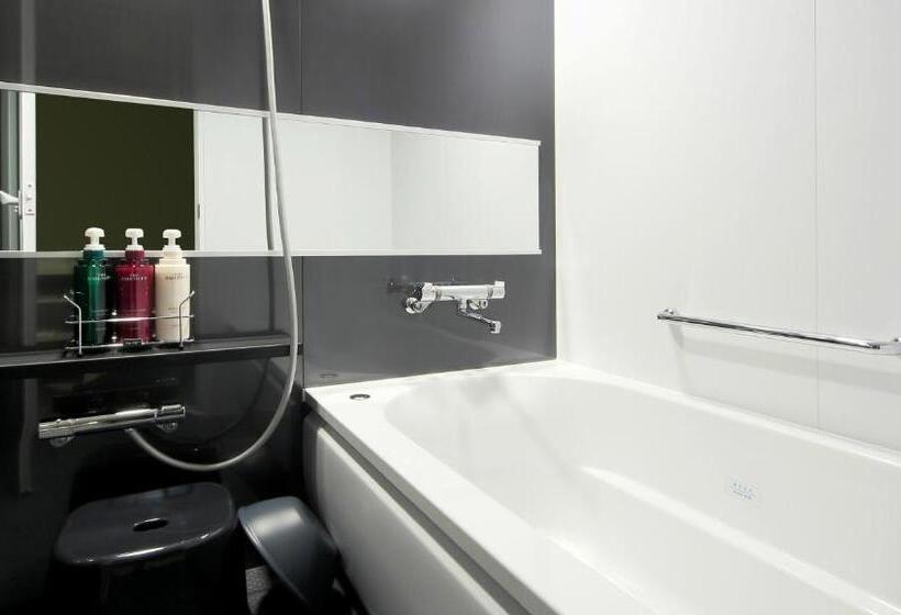 3-Bett-Standardzimmer, Sendai Washington