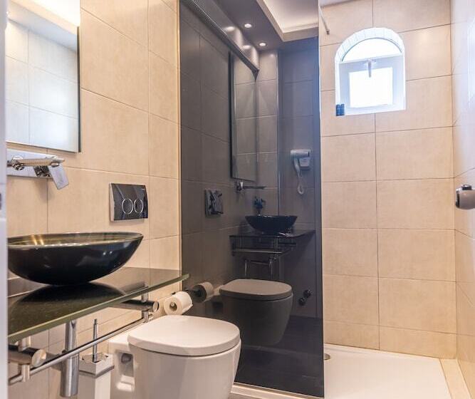 اتاق لوکس با چشم‌انداز دریا, Balcony Boutique