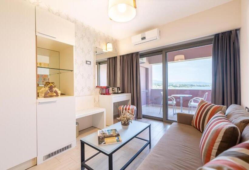 سوییت جونیور, Balcony Boutique