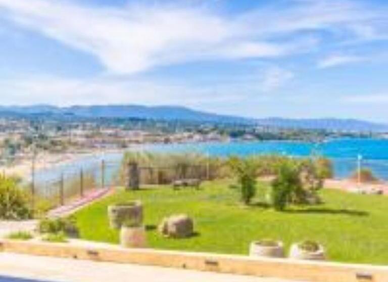 سوییت جونیور, Balcony Boutique