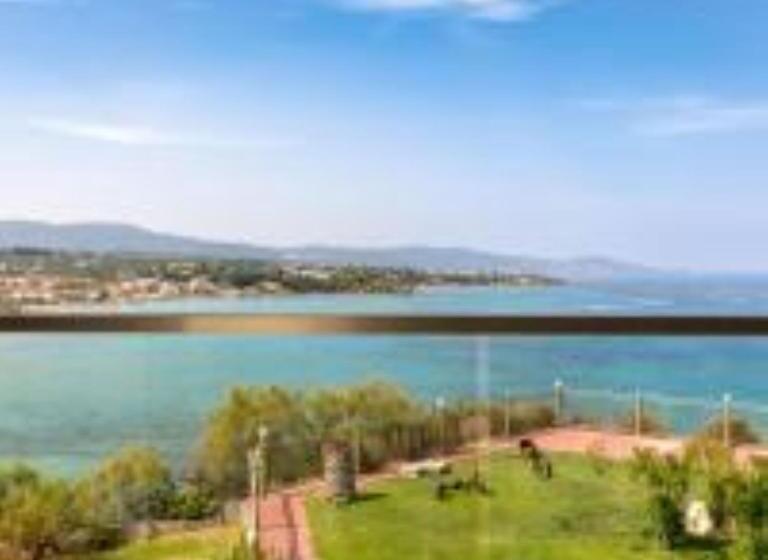 اتاق لوکس با چشم‌انداز دریا, Balcony Boutique