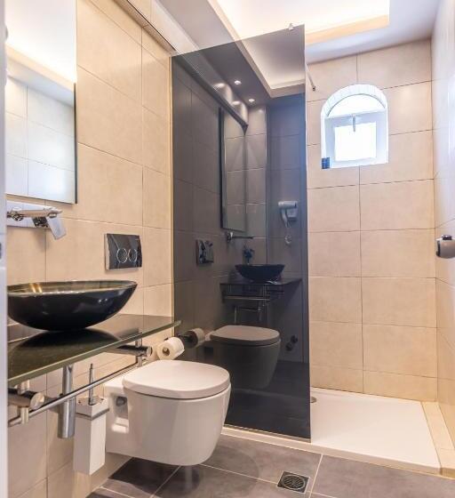 اتاق لوکس با چشم‌انداز دریا, Balcony Boutique