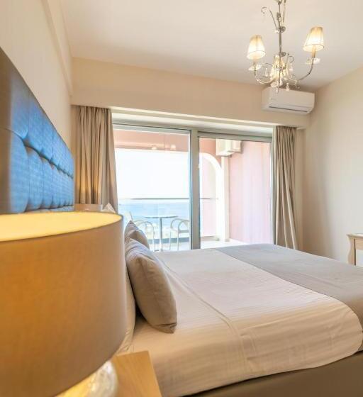 اتاق لوکس با چشم‌انداز دریا, Balcony Boutique