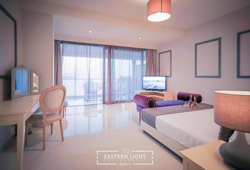 سوییت با چشم‌انداز پانوراما, Balcony Boutique