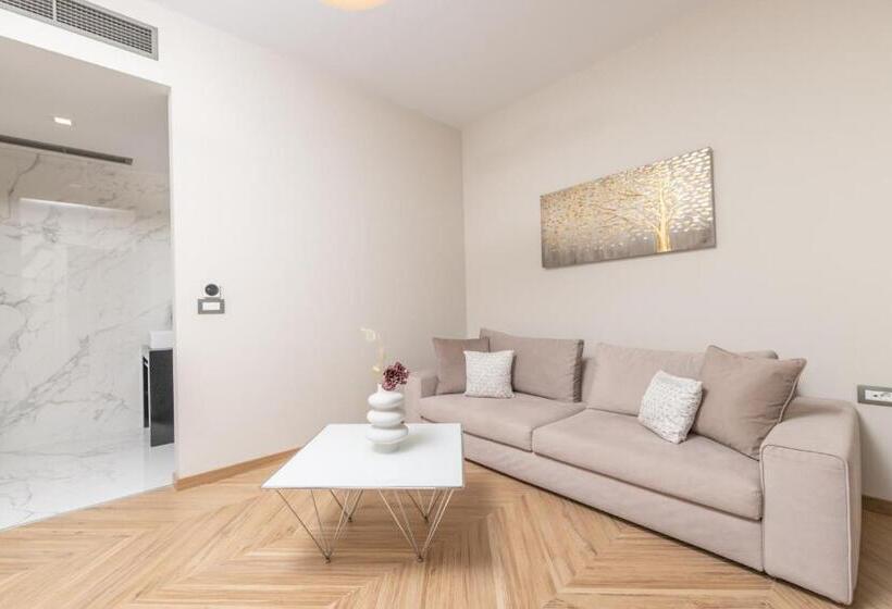 سوییت اجرایی, Balcony Boutique