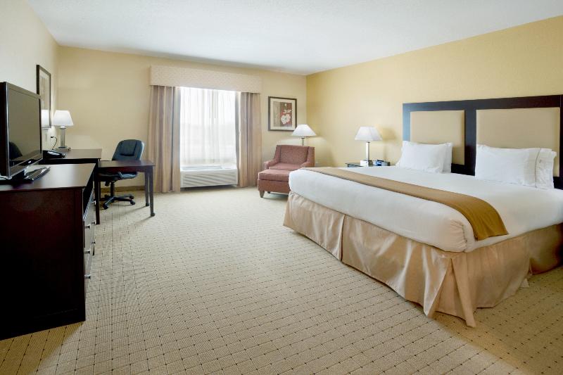 带大床的行政房间, Holiday Inn Express Georgetown, An Ihg