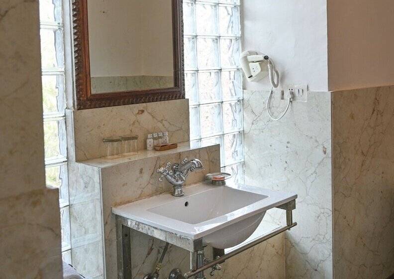 디럭스 룸, Ranbanka Palace