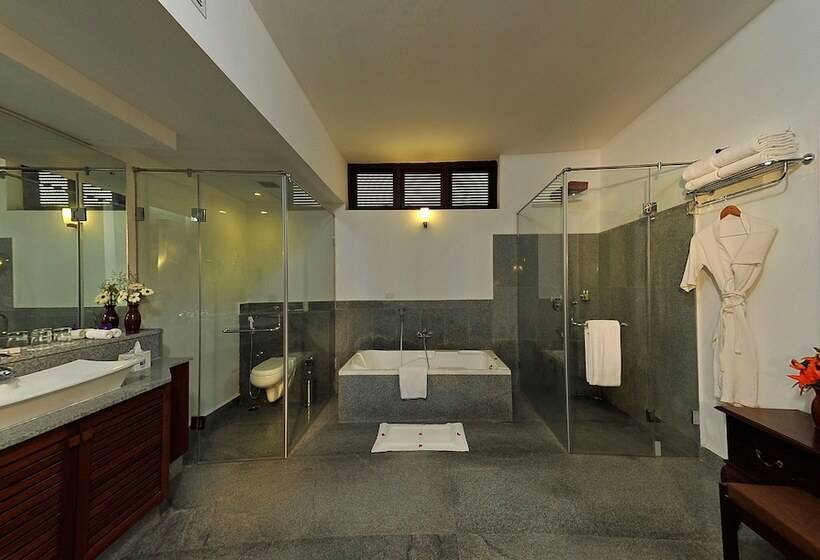 סוויטה, Gokulam Grand Turtle On The Beach