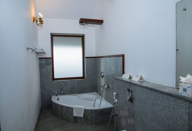 סוויטה, Gokulam Grand Turtle On The Beach