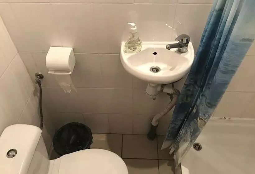 اتاق استاندارد سه نفره, Mister Hostel