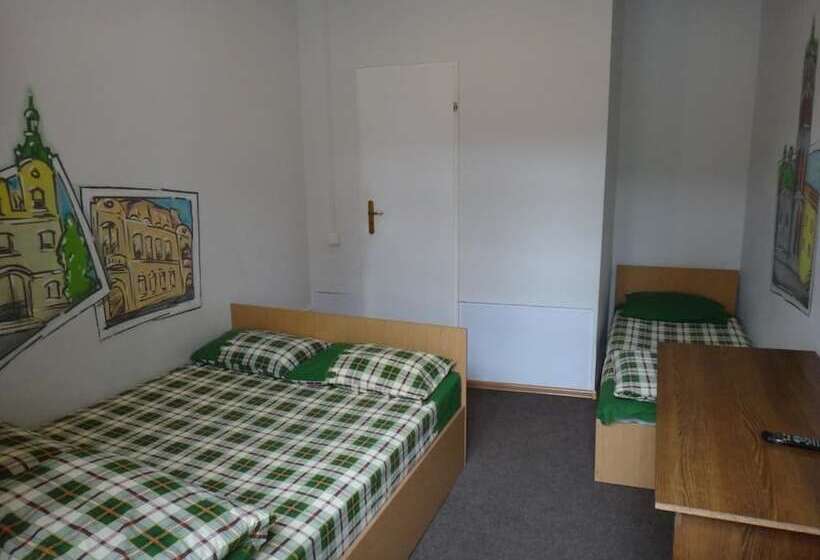 غرفة قياسية ثلاثية, Mister Hostel