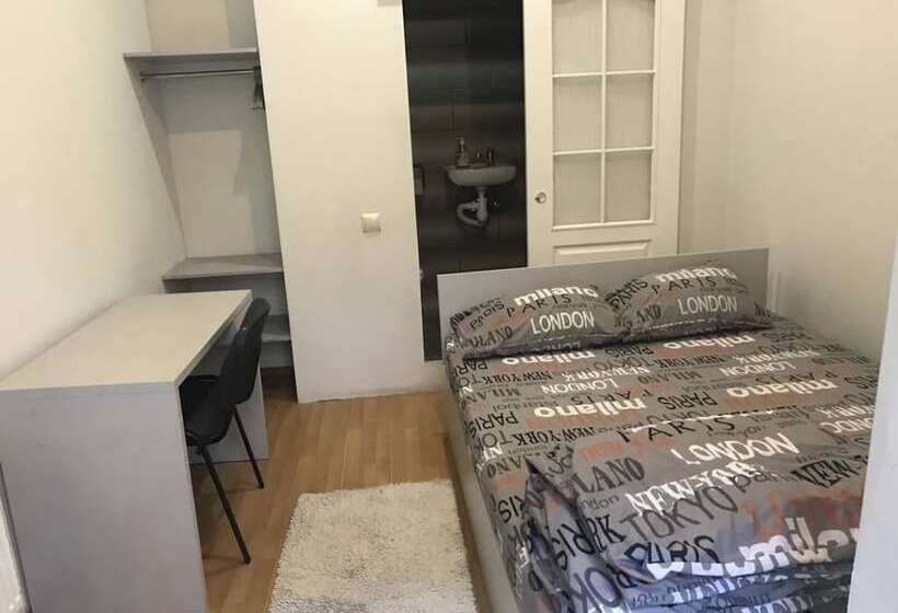 اتاق استاندارد, Mister Hostel