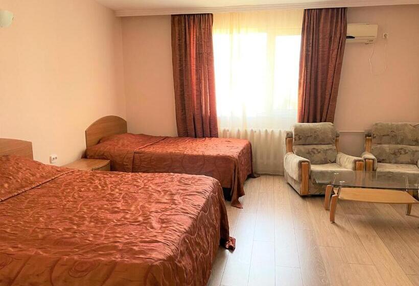 غرفة قياسية ثلاثية, Family Hotel Central