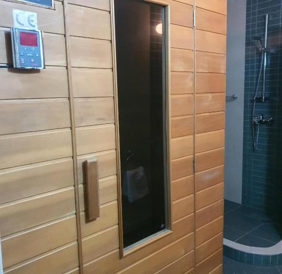 جناح مزوَّد بشرفة, Family Hotel Central