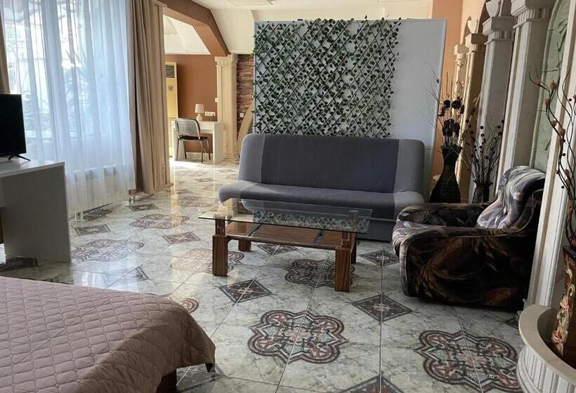 １階の１ベッドルームアパートメント, Family Hotel Central