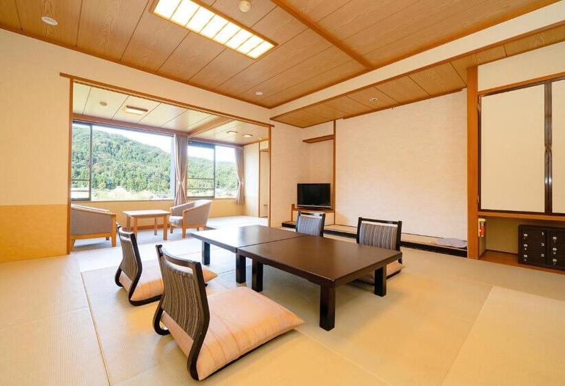 חדר משפחתי דלוקס, Hoho A Hotel Overlooking The Echigo Plain And The Yahiko Mountain Range Formerly Hotel Oohashi Yakat