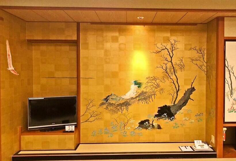패밀리 스위트, Hoho A Hotel Overlooking The Echigo Plain And The Yahiko Mountain Range Formerly Hotel Oohashi Yakat