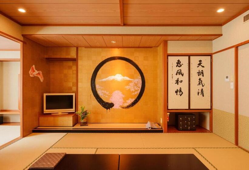 חדר משפחתי נוף להרים, Hoho A Hotel Overlooking The Echigo Plain And The Yahiko Mountain Range Formerly Hotel Oohashi Yakat