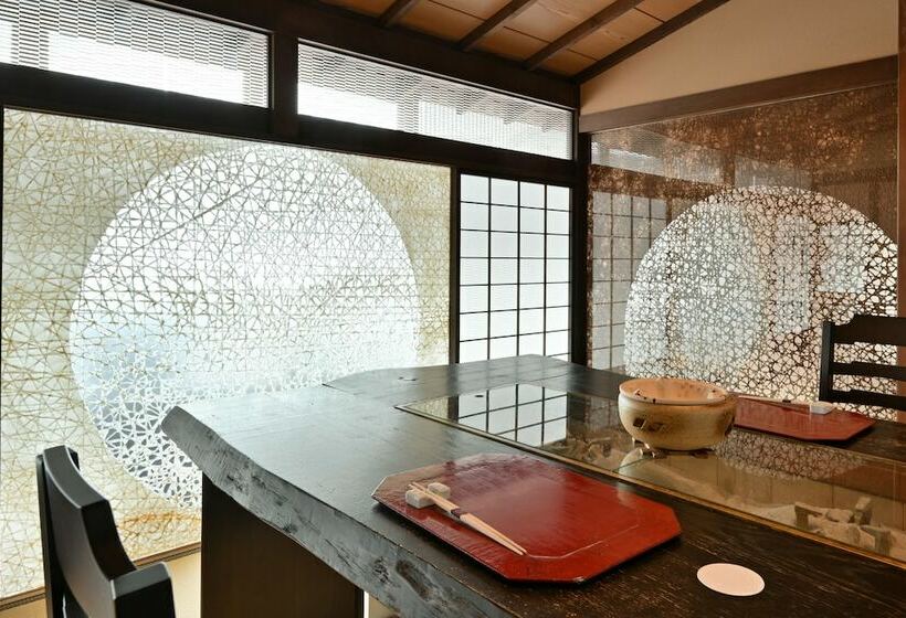 جناح بريميوم, Akan Tsuruga Besso Hinanoza