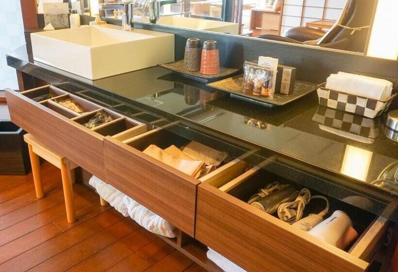 جناح بريميوم, Akan Tsuruga Besso Hinanoza