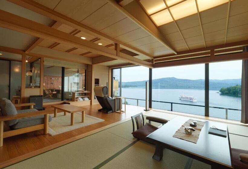 جناح ديلوكس, Akan Tsuruga Besso Hinanoza