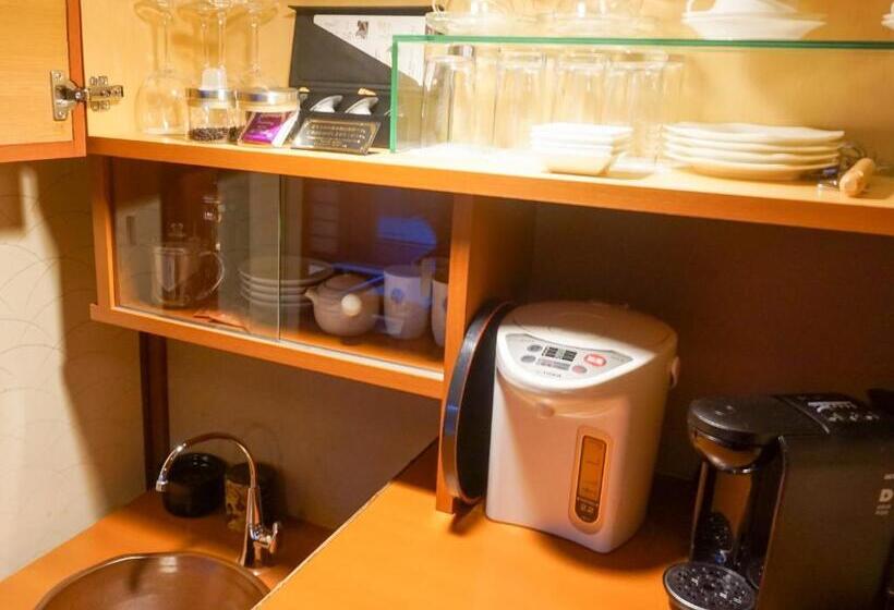 جناح سوبيريور, Akan Tsuruga Besso Hinanoza