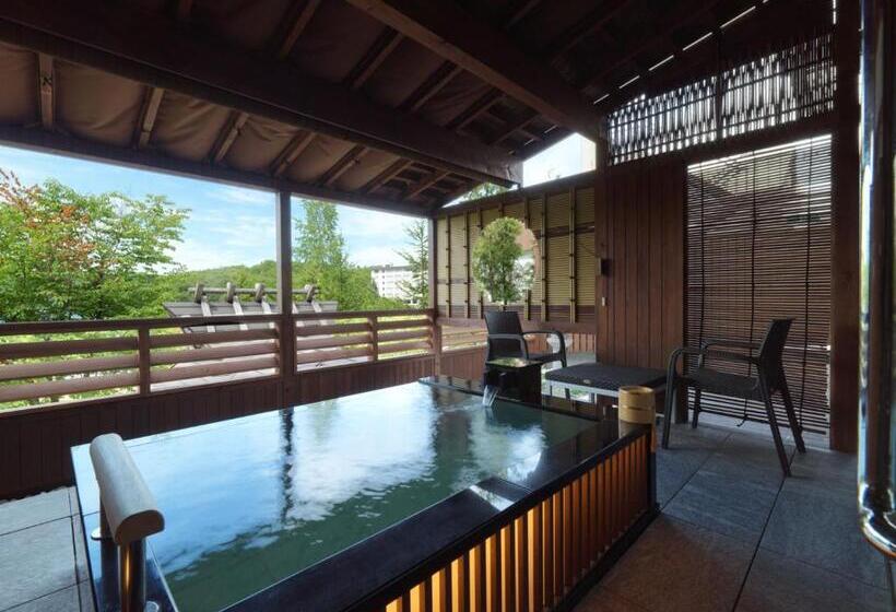 جناح سوبيريور, Akan Tsuruga Besso Hinanoza