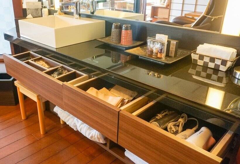 جناح بريميوم, Akan Tsuruga Besso Hinanoza