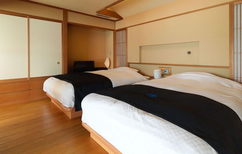 جناح ديلوكس, Akan Tsuruga Besso Hinanoza