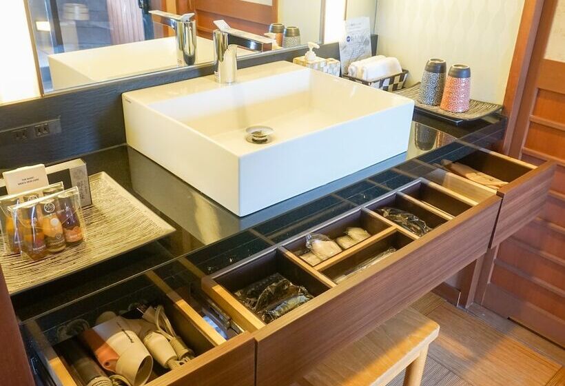 جناح ديلوكس, Akan Tsuruga Besso Hinanoza