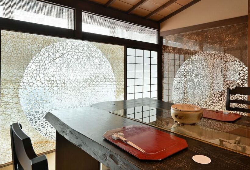 جناح ديلوكس, Akan Tsuruga Besso Hinanoza