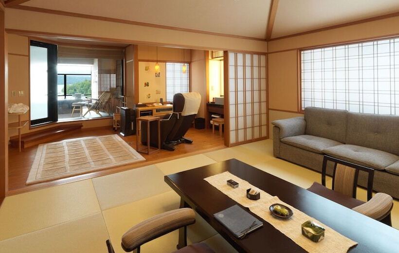 جناح سوبيريور, Akan Tsuruga Besso Hinanoza